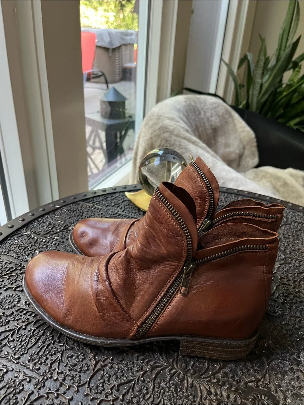 NEW MIZ MOOZ LUNA ZIPPER ANKLE BOOTS IN BRANDY 6.5